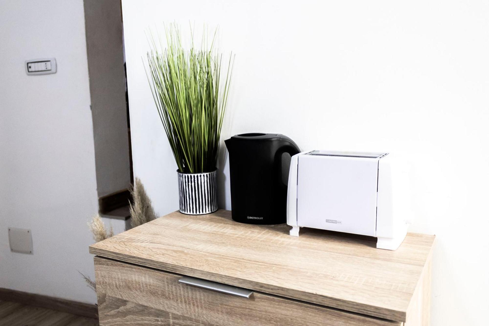 Sassari-Centro Elegante Appartamento Con Wifi E Netflix 客房 照片